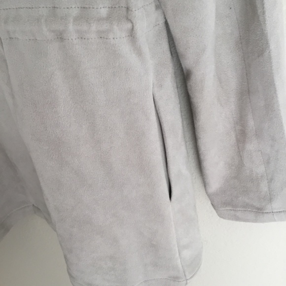 Thread and Supply Open Suede Feel Light Grey Jacket/Top is NWOT! Size Small - Picture 4 of 5